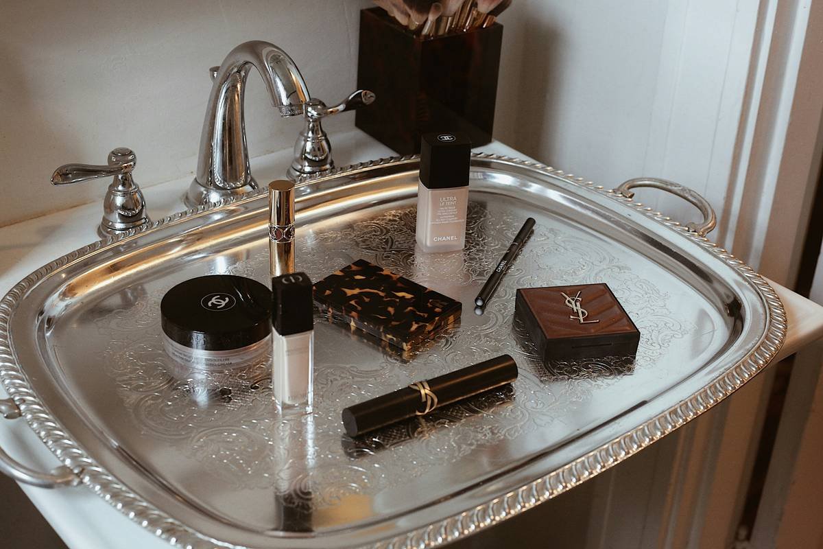Why Your Makeup Bag Is Failing You—And How the Right Cosmetic Organizer Pouch Saves Time, Space & Sanity